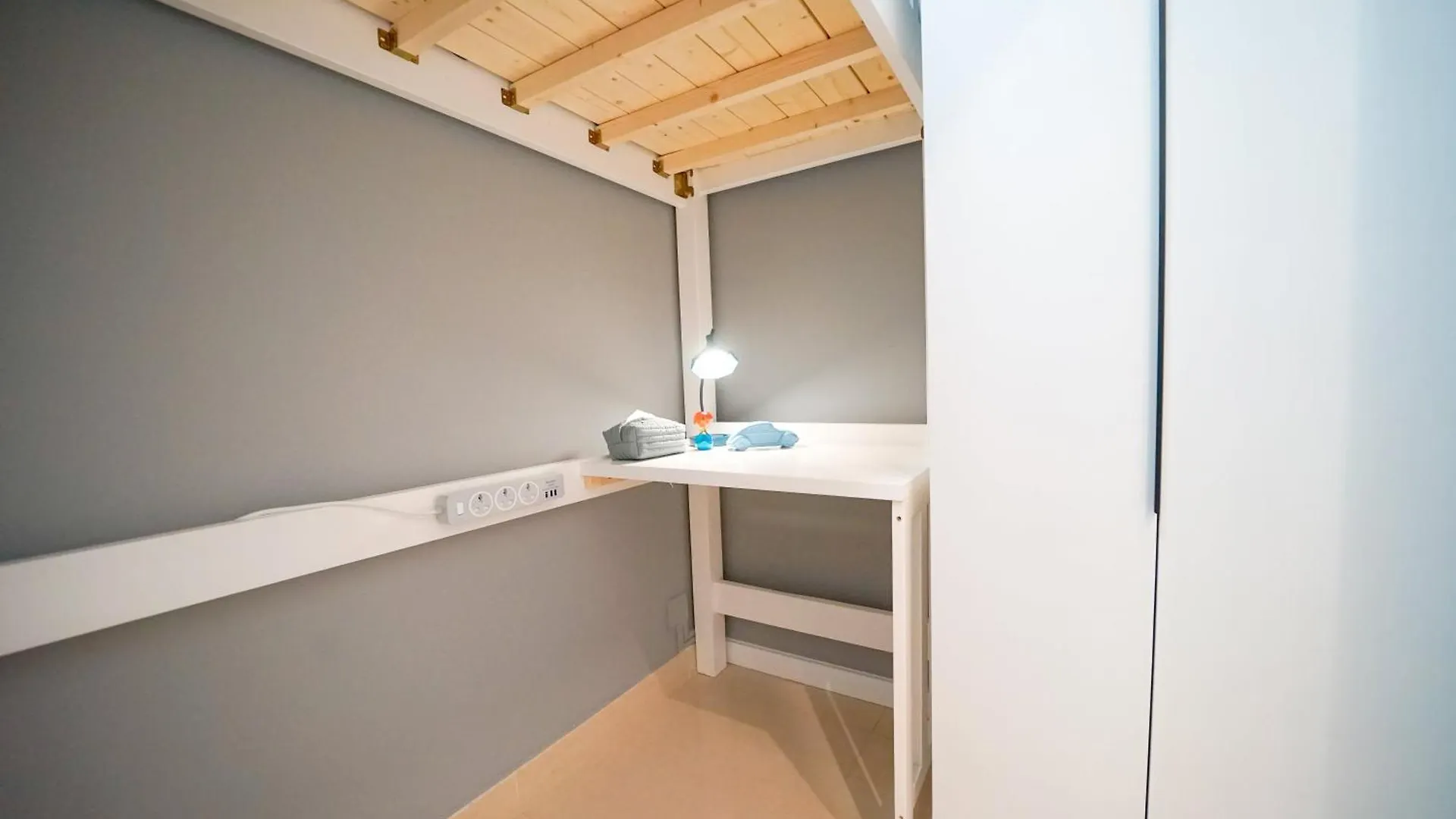 Hostel Student Accommodation - 292 Hennessy Road Hong Kong