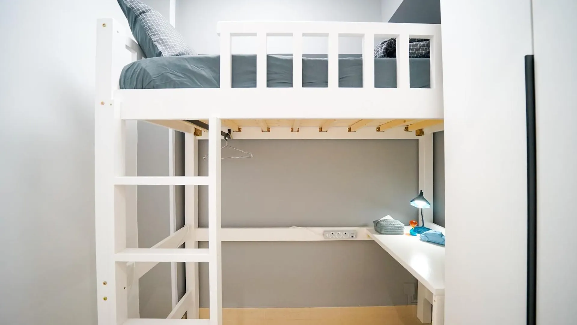 Student Accommodation - 292 Hennessy Road Hongkong Hostel