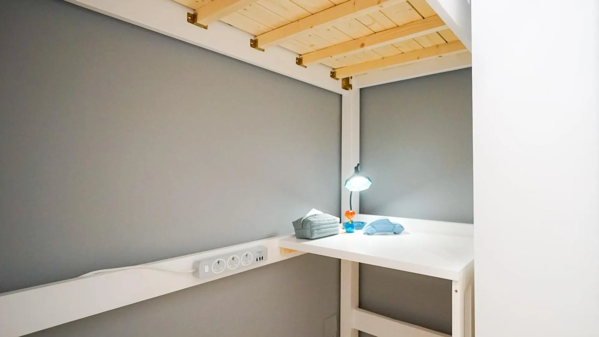 Student Accommodation - 292 Hennessy Road Hongkong Hostel